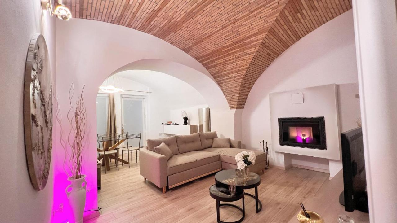 L'Arco Sul Lago • Gold Apartment Castro  Екстериор снимка