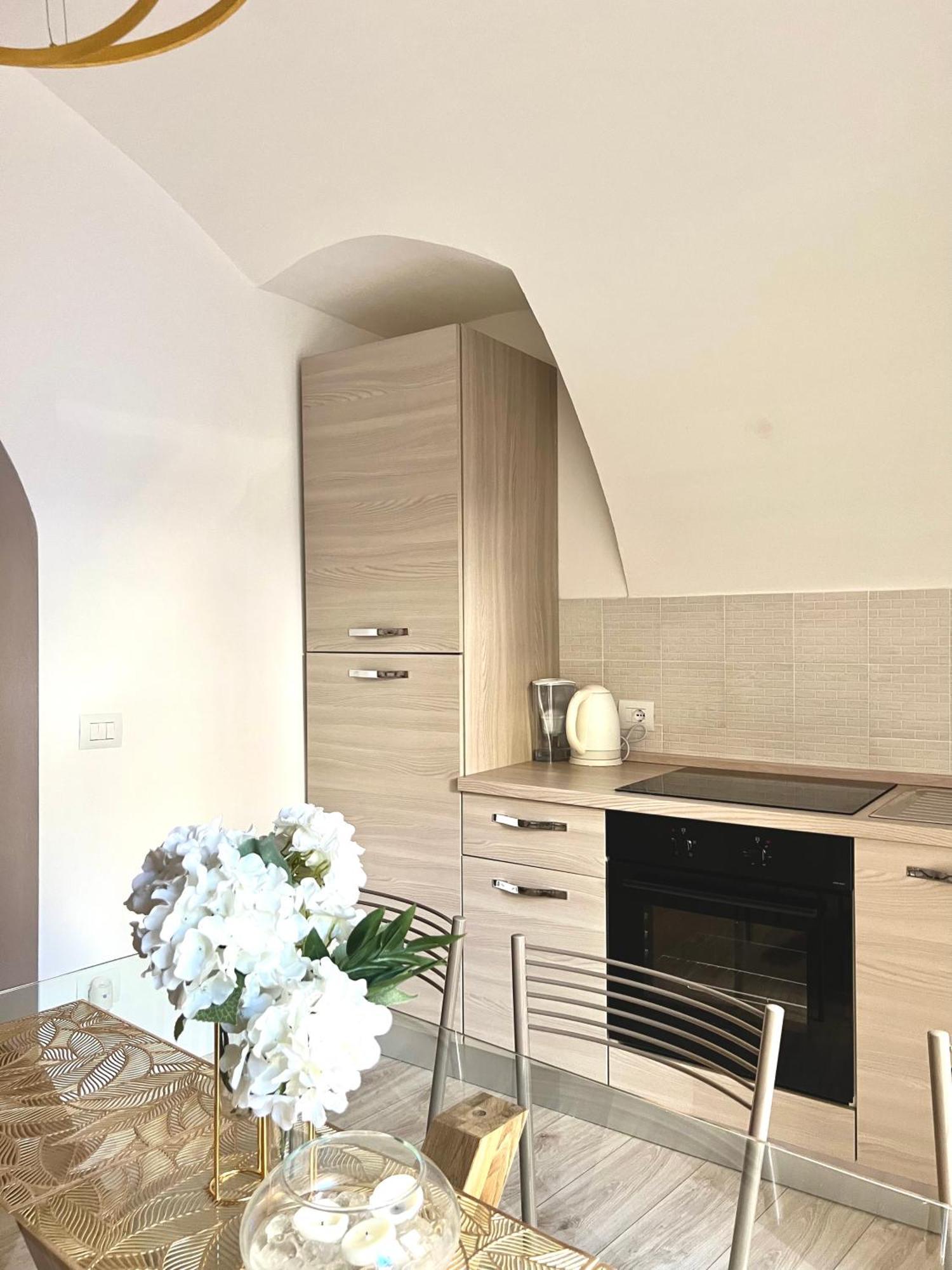 L'Arco Sul Lago • Gold Apartment Castro  Екстериор снимка