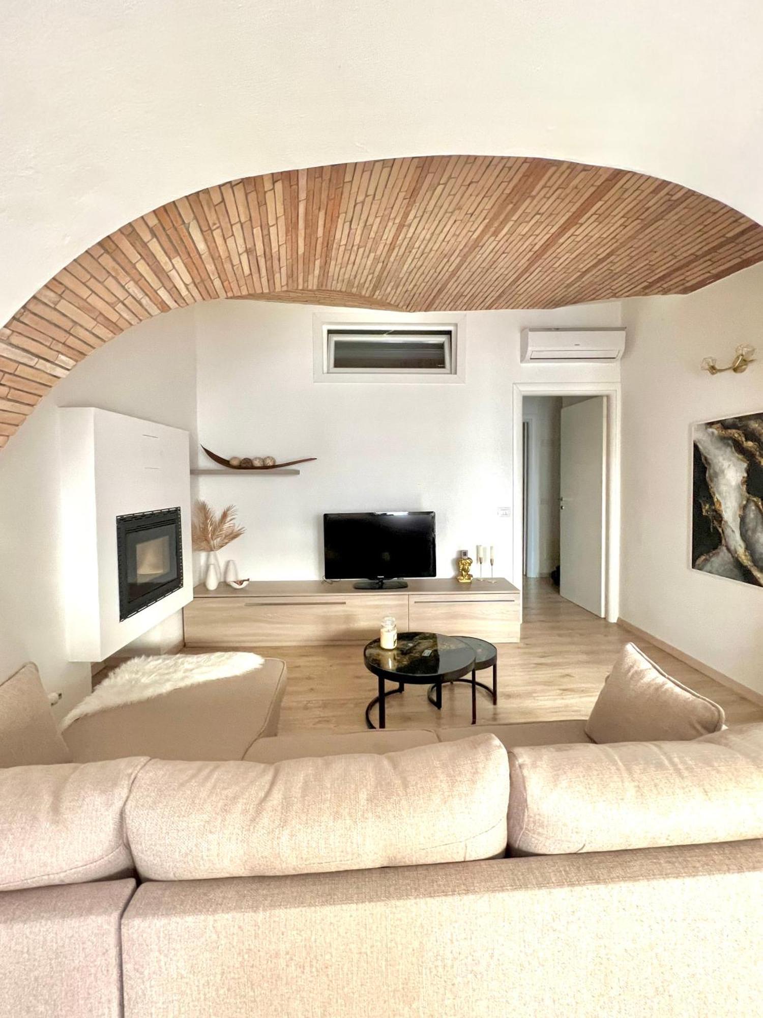 L'Arco Sul Lago • Gold Apartment Castro  Екстериор снимка