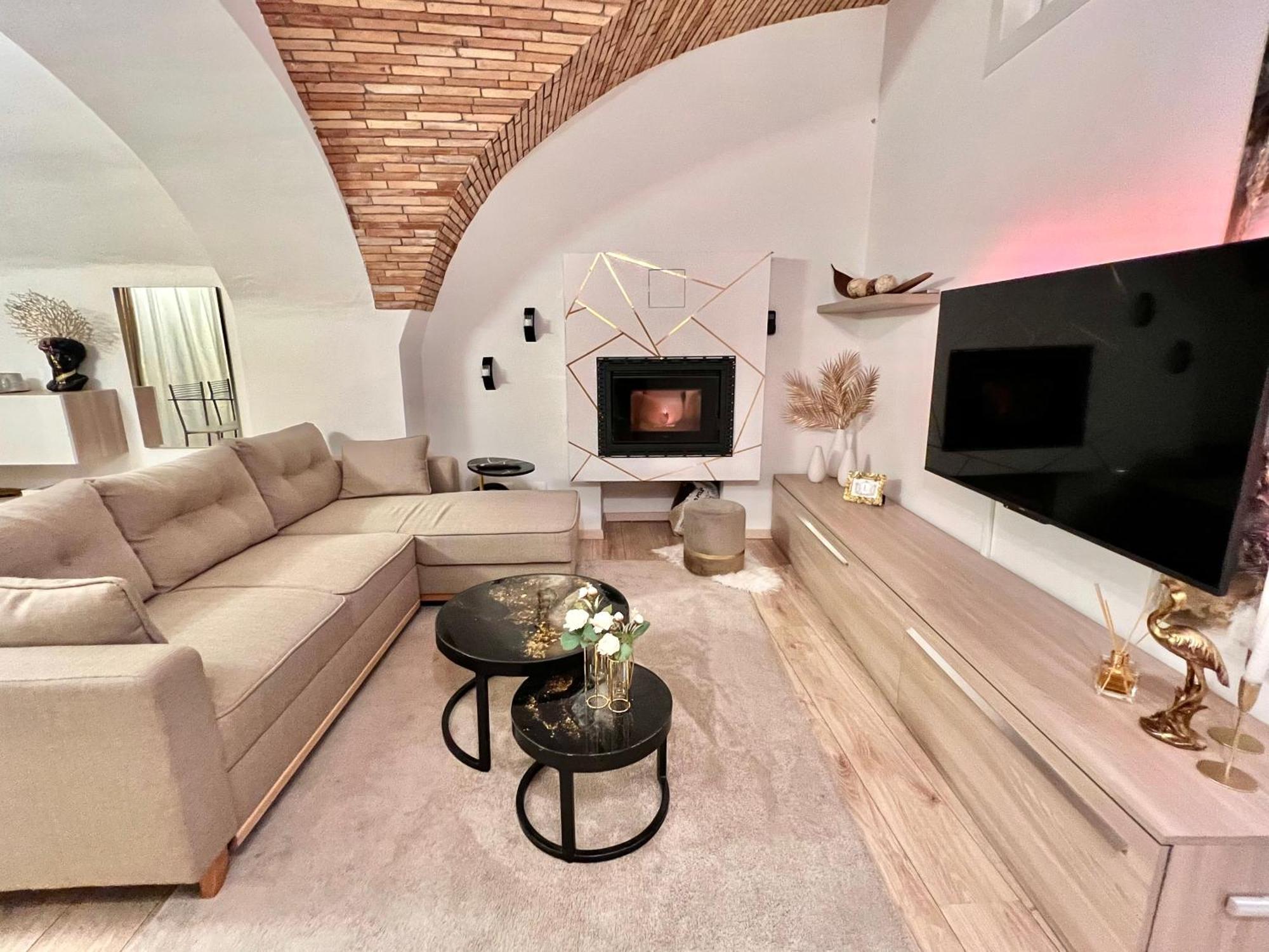L'Arco Sul Lago • Gold Apartment Castro  Екстериор снимка