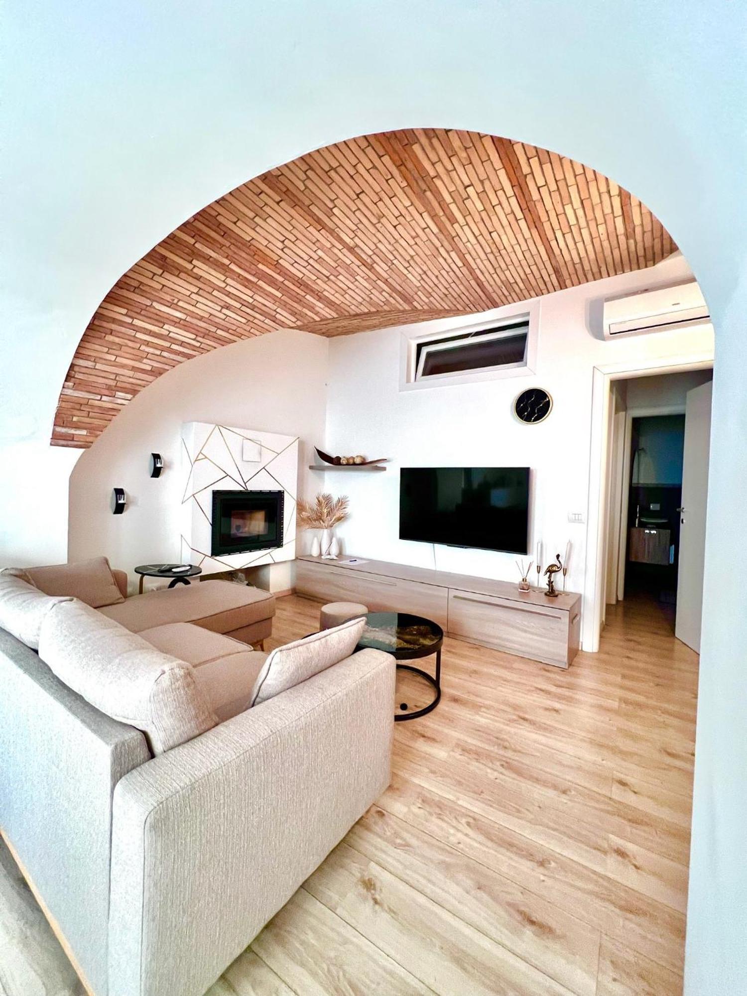 L'Arco Sul Lago • Gold Apartment Castro  Екстериор снимка